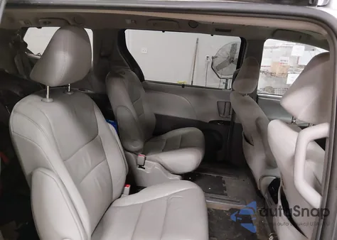 2017 Toyota Sienna Xle Premium 7 Passenger z USA, uszkodzony, nr VIN 5TDDZ3DC7HS183144